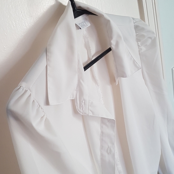 Bottom-tie blouse - Picture 3 of 3